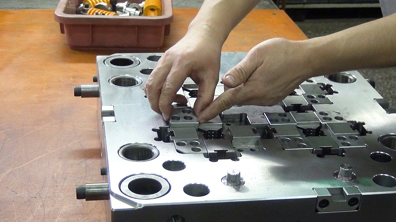 世邦模具注塑加工