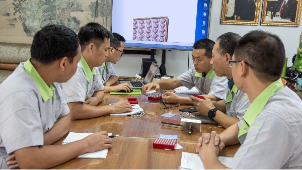 注塑模具廠鉗工自學設計難嗎？